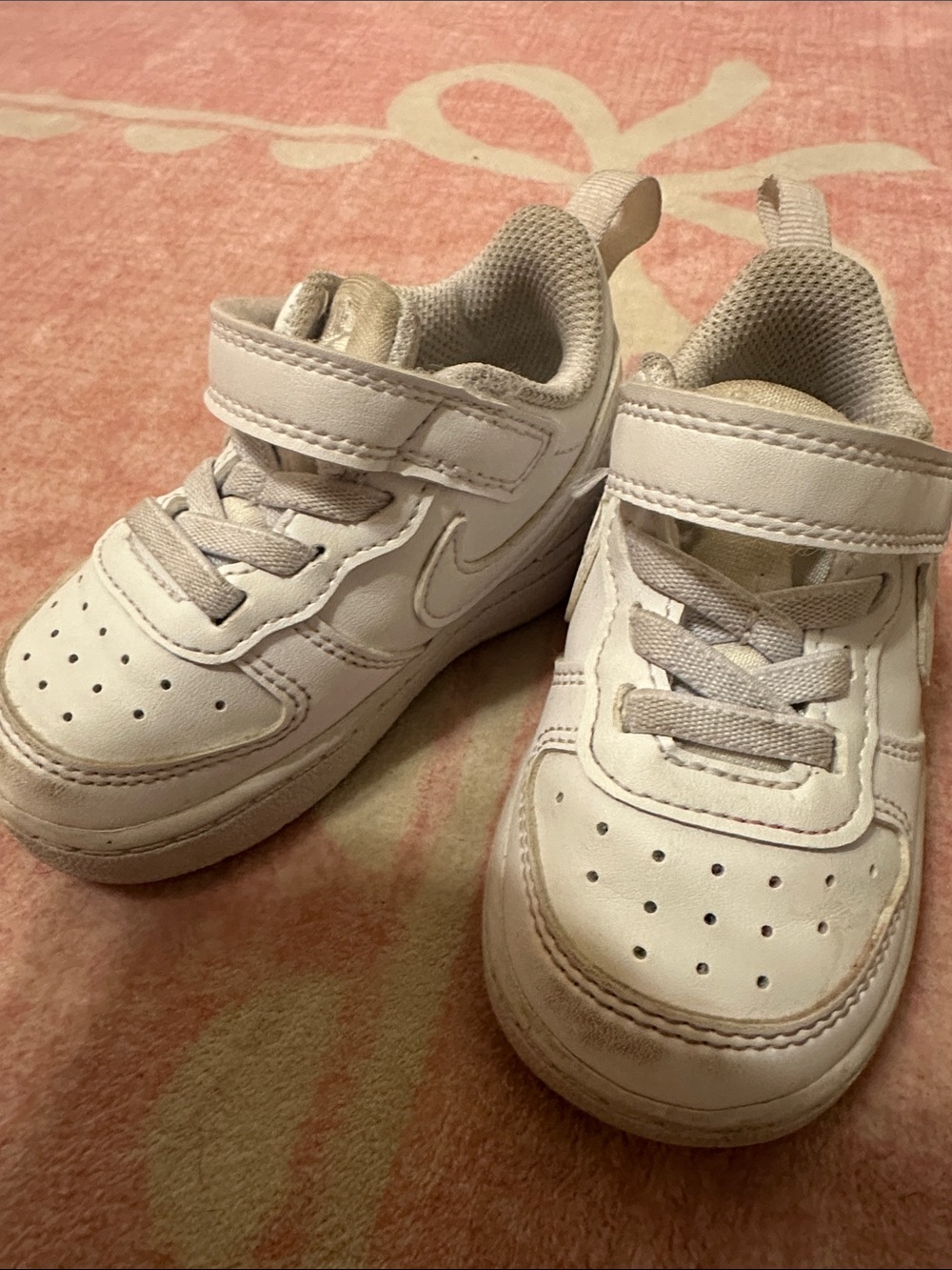 Nike Kids White Low-Top Sneakers with Hook-and-Loop Strap